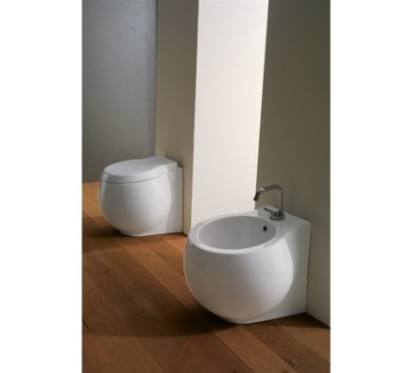 PLANET bidet a terra